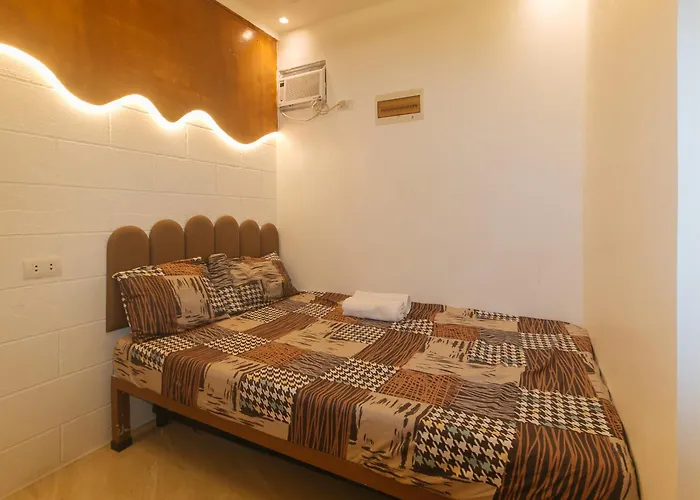 G Fam Transient By Reddoorz Hotel Manila